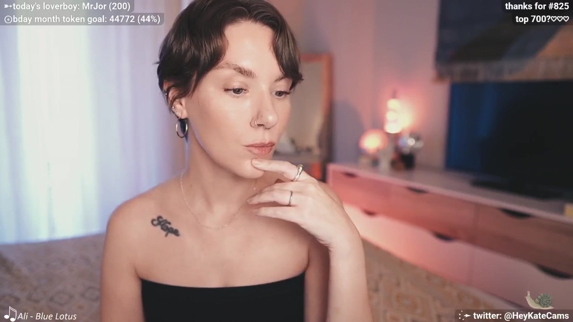 Gallery image thumbnail from HeyKate's myfreecams stream on, 06/19/2025, 02:14 image 10 of 20
