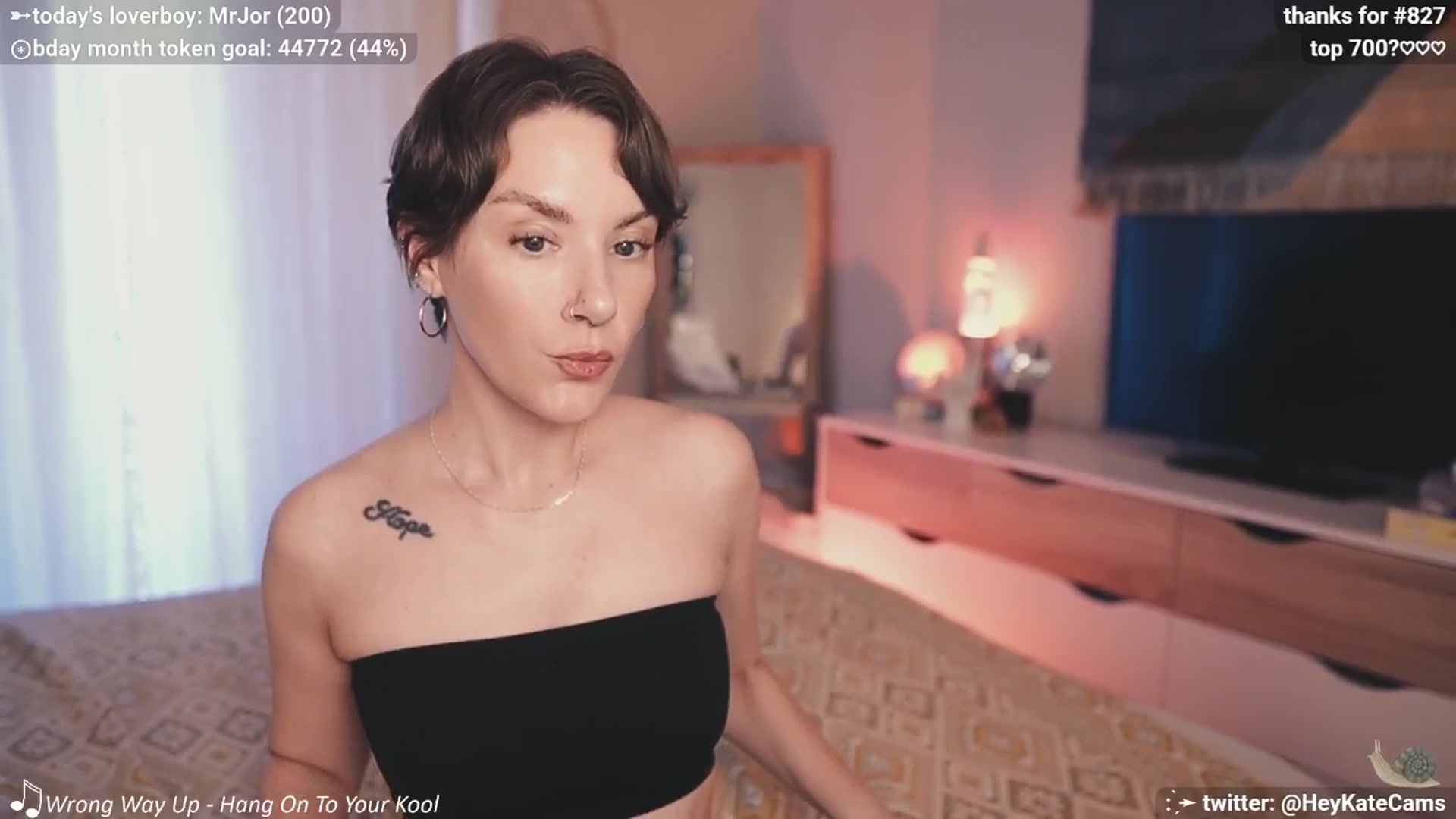 Gallery image thumbnail from HeyKate's myfreecams stream on, 06/19/2025, 02:14 image 17 of 20