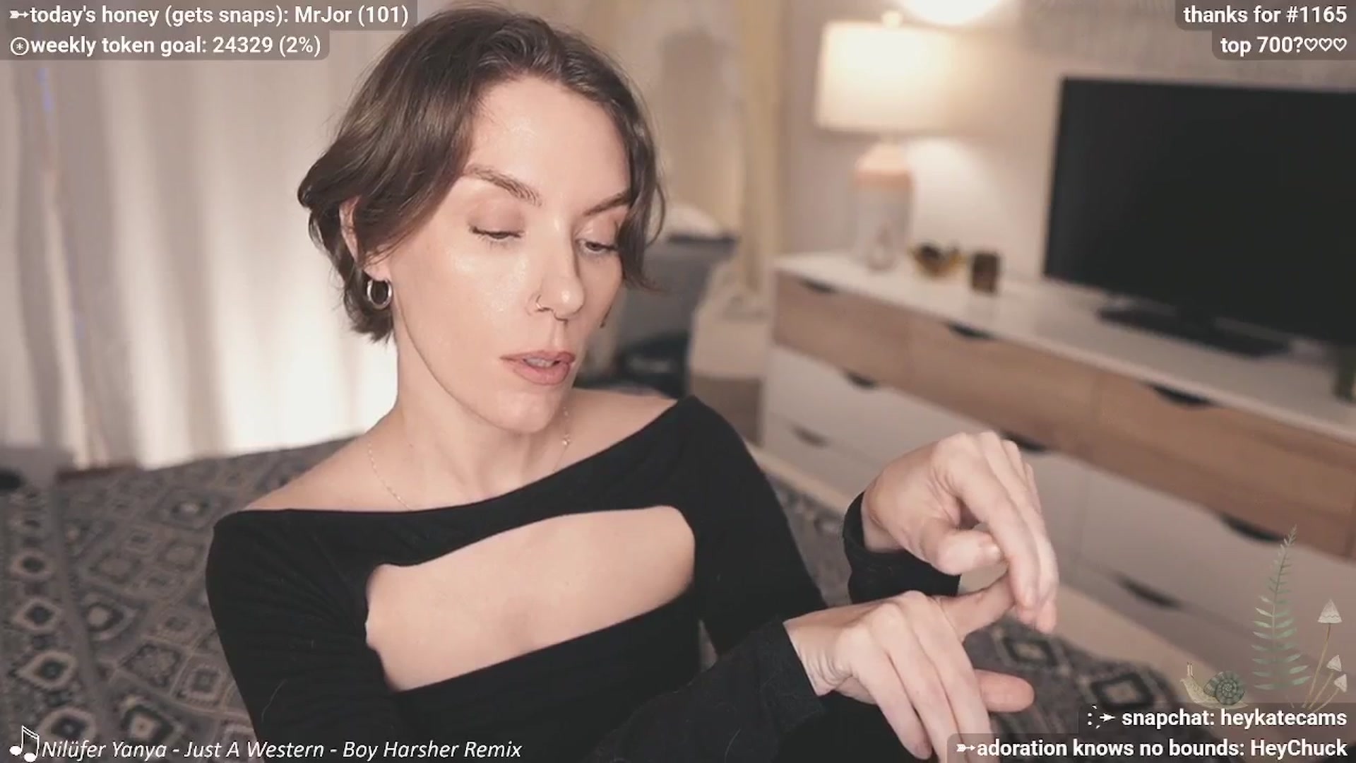 Gallery image thumbnail from HeyKate's myfreecams stream on, 04/15/2026, 02:38 image 15 of 20