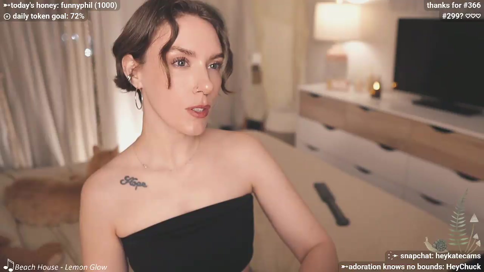 Gallery image thumbnail from HeyKate's myfreecams stream on, 05/10/2026, 05:03 image 16 of 20