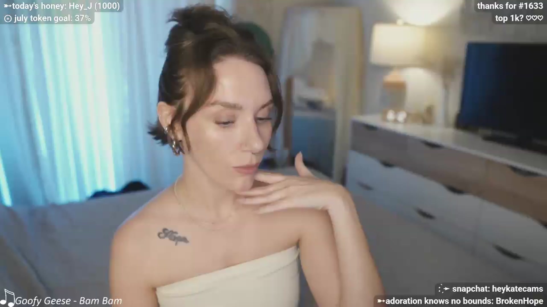 Gallery image thumbnail from HeyKate's myfreecams stream on, 07/20/2026, 01:38 image 18 of 20