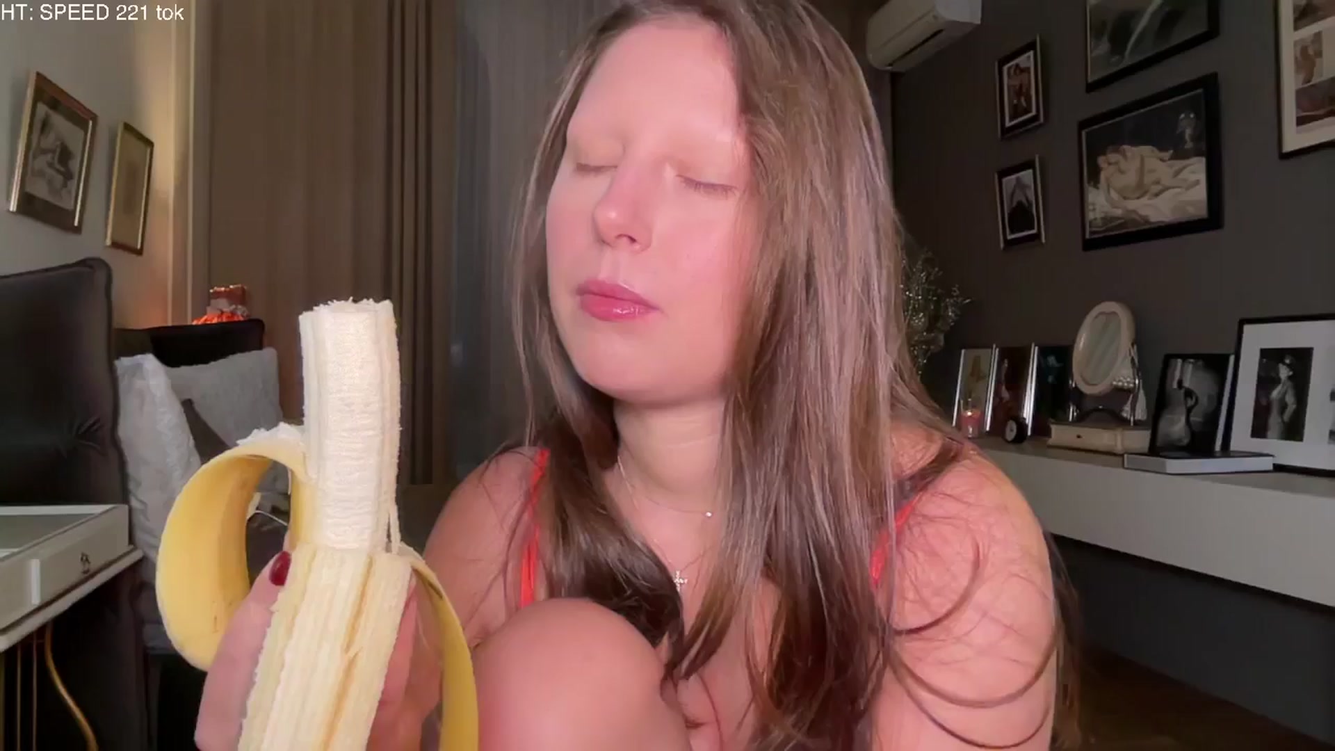 Gallery image thumbnail from HeyLea's myfreecams stream on, 12/10/2025, 20:23 image 18 of 20