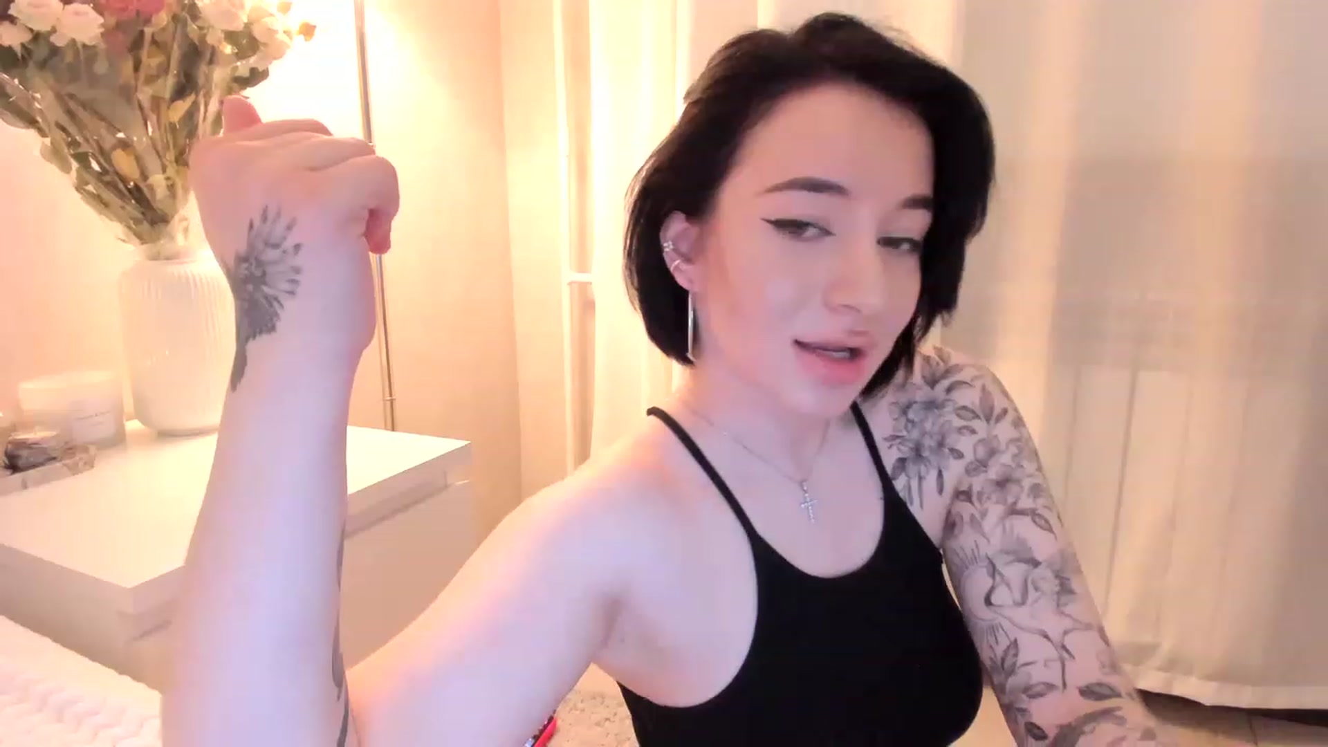 Gallery image thumbnail from HeyRose's myfreecams stream on, 03/27/2023, 13:29 image 16 of 20