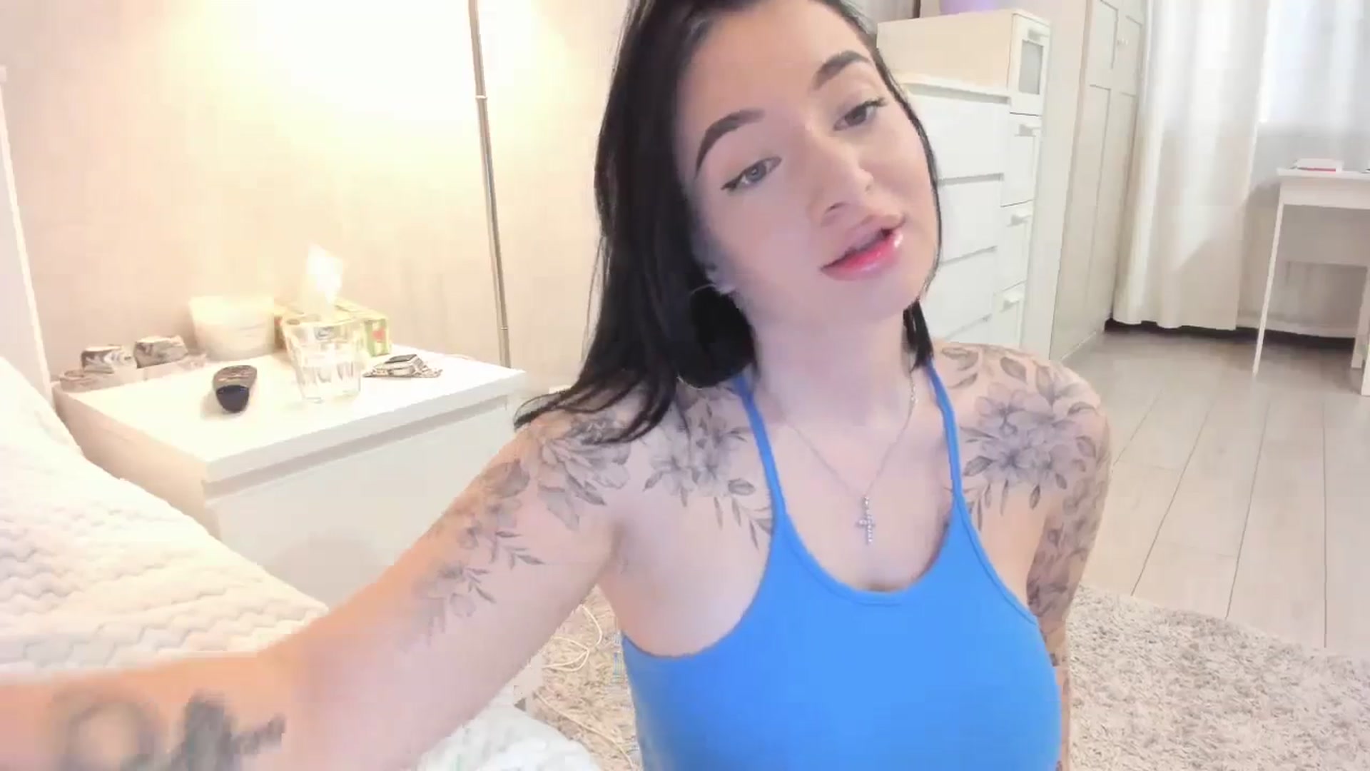 Gallery image thumbnail from HeyRose's myfreecams stream on, 10/17/2023, 08:06 image 15 of 20
