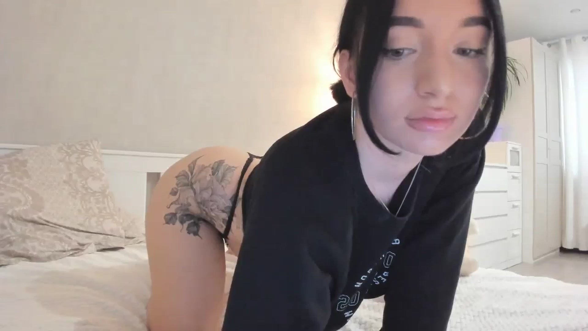 Gallery image thumbnail from HeyRose's myfreecams stream on, 10/18/2023, 08:57 image 3 of 20