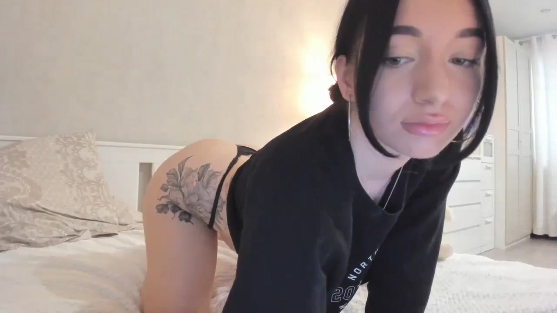 Gallery image thumbnail from HeyRose's myfreecams stream on, 10/18/2023, 08:57 image 5 of 20