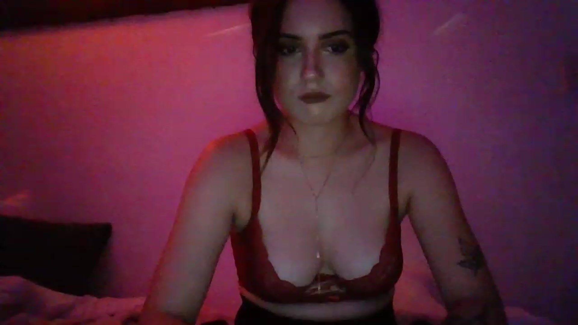 Gallery image thumbnail from Heyheyhoehoe's myfreecams stream on, 11/18/2022, 01:20 image 4 of 20