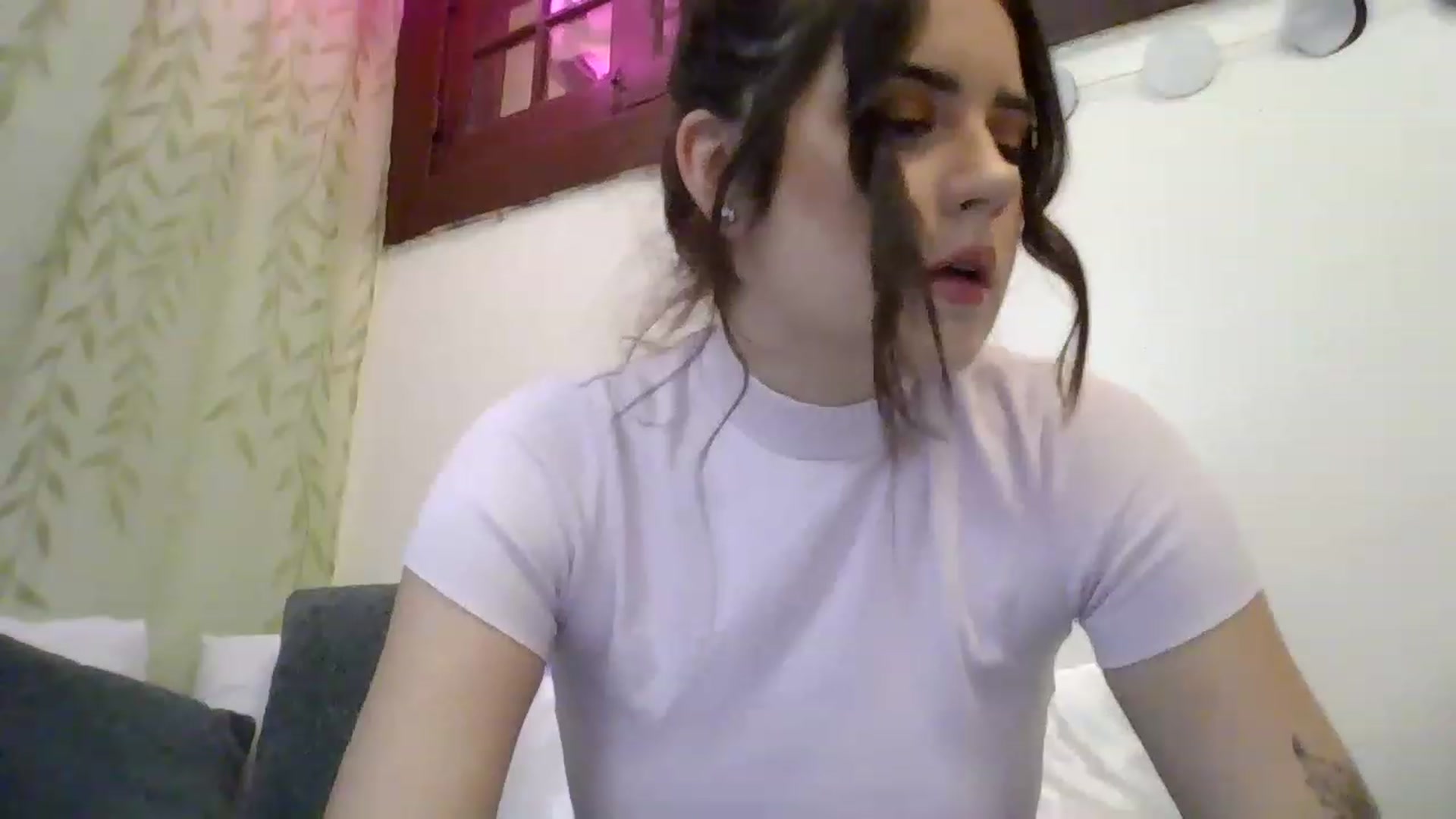 Gallery image thumbnail from Heyheyhoehoe's myfreecams stream on, 11/26/2022, 03:02 image 2 of 20
