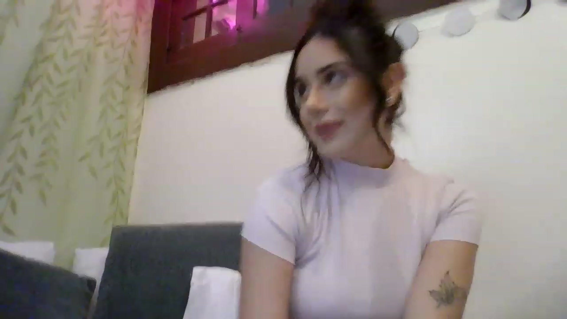 Gallery image thumbnail from Heyheyhoehoe's myfreecams stream on, 11/26/2022, 03:02 image 13 of 20