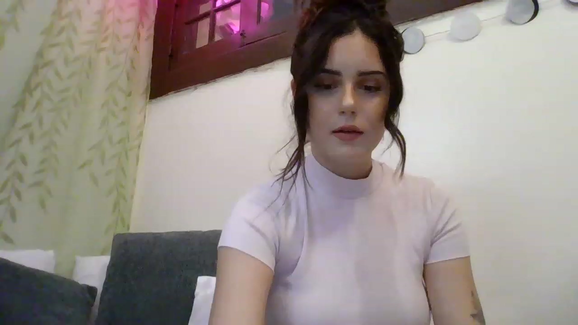 Gallery image thumbnail from Heyheyhoehoe's myfreecams stream on, 11/26/2022, 03:02 image 16 of 20