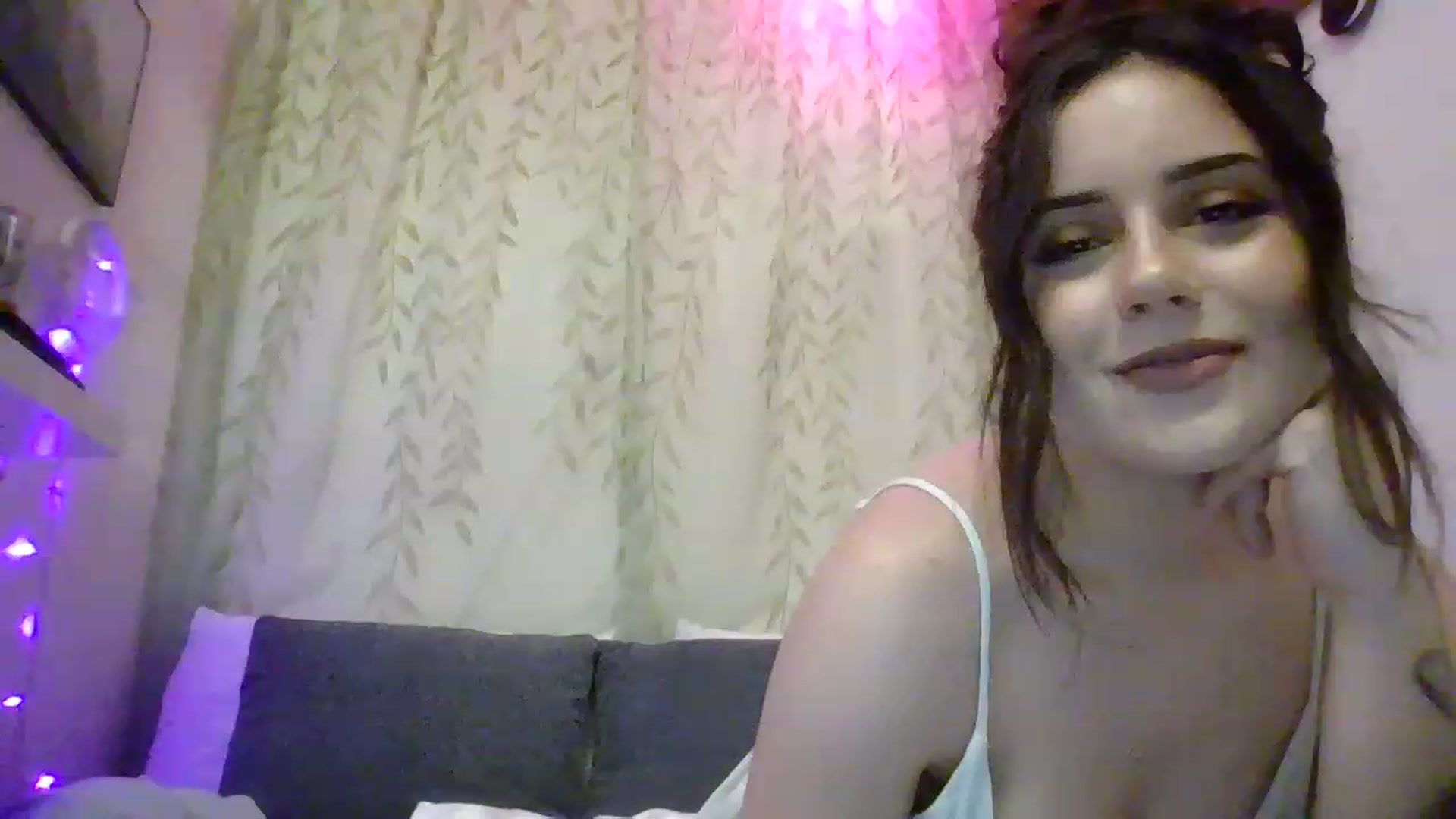 Gallery image thumbnail from Heyheyhoehoe's myfreecams stream on, 12/02/2022, 02:19 image 20 of 20