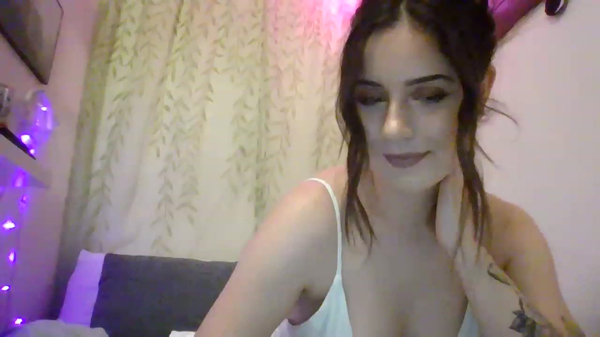 Gallery image thumbnail from Heyheyhoehoe's myfreecams stream on, 12/02/2022, 02:19 image 19 of 20