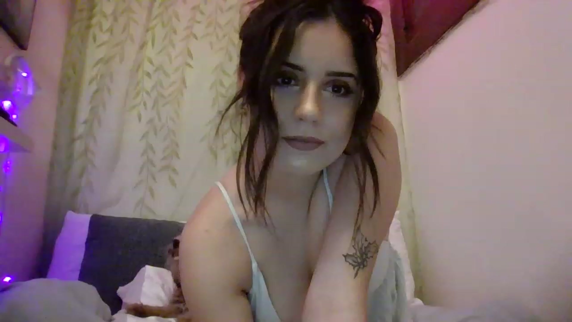 Gallery image thumbnail from Heyheyhoehoe's myfreecams stream on, 12/02/2022, 02:19 image 6 of 20