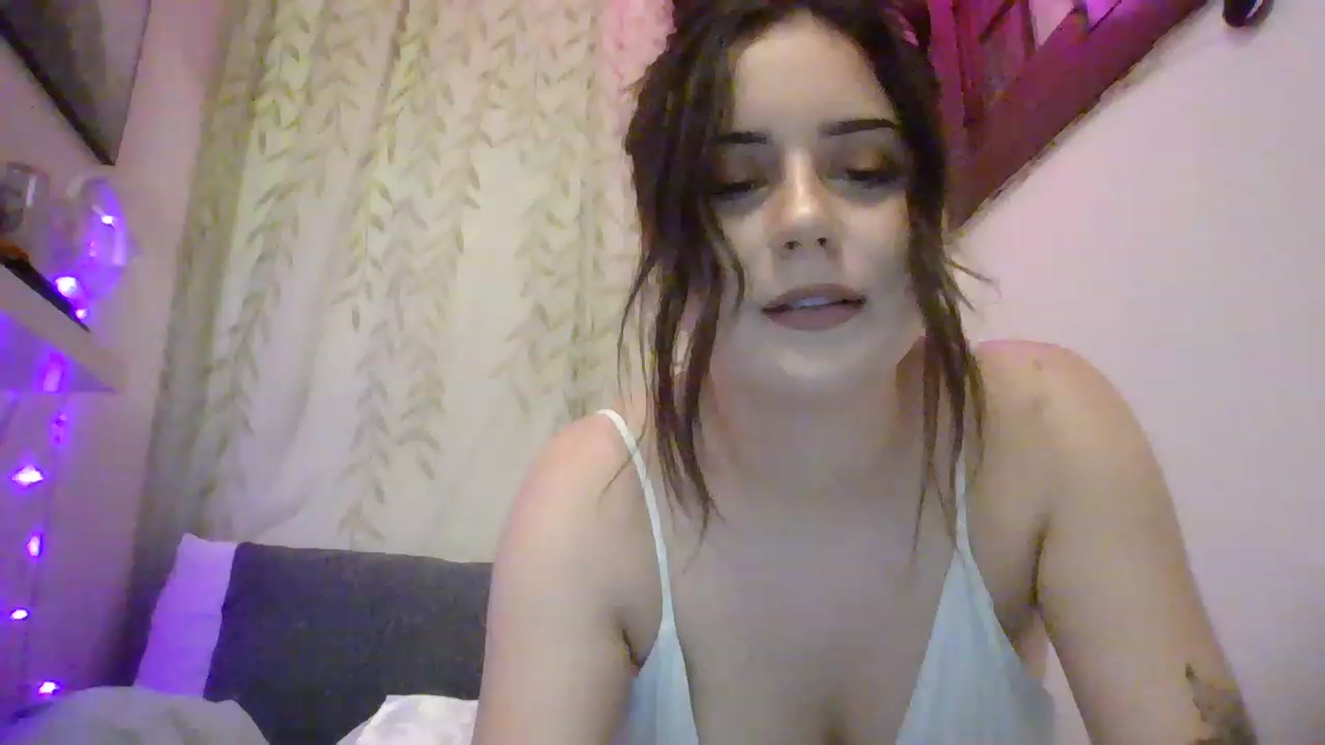 Gallery image thumbnail from Heyheyhoehoe's myfreecams stream on, 12/02/2022, 02:19 image 18 of 20