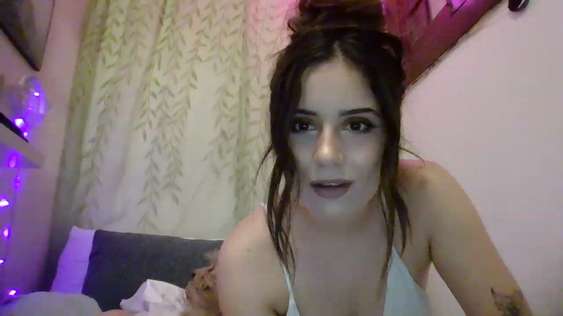 Gallery image thumbnail from Heyheyhoehoe's myfreecams stream on, 12/02/2022, 02:19 image 8 of 20