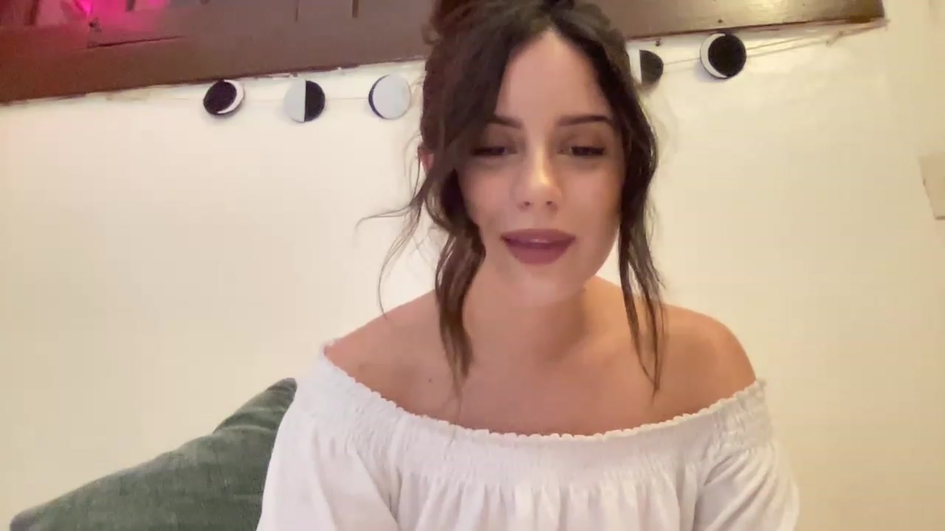 Gallery image thumbnail from Heyheyhoehoe's myfreecams stream on, 12/08/2022, 01:17 image 17 of 20