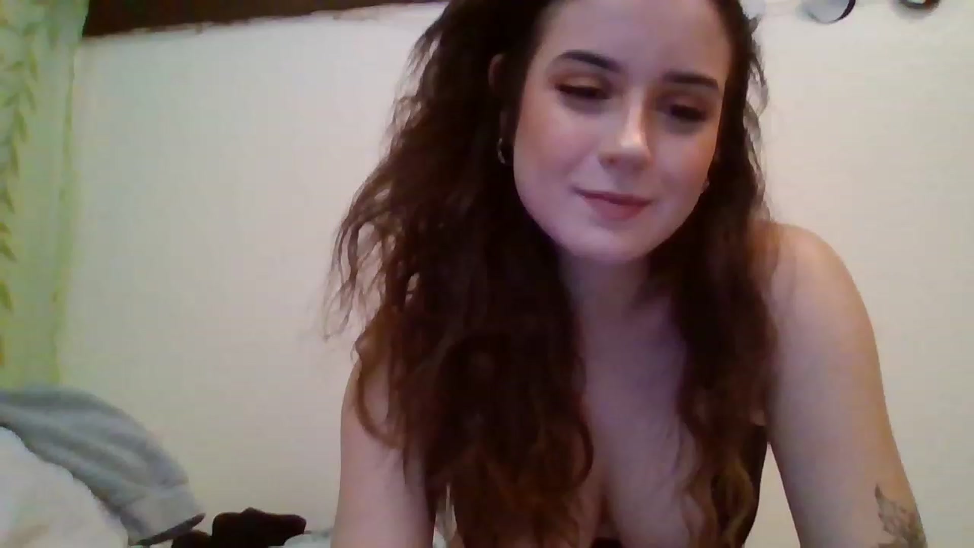 Gallery image thumbnail from Heyheyhoehoe's myfreecams stream on, 01/18/2023, 01:29 image 10 of 20