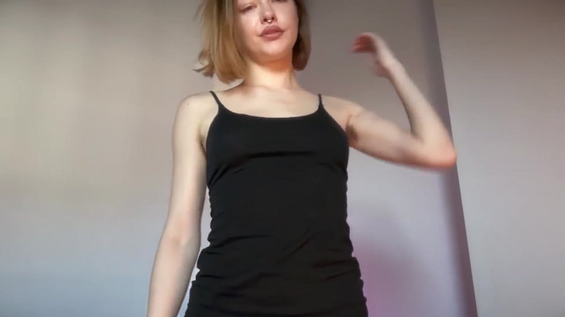Gallery image thumbnail from Hhairytale's myfreecams stream on, 04/15/2026, 13:38 image 19 of 20