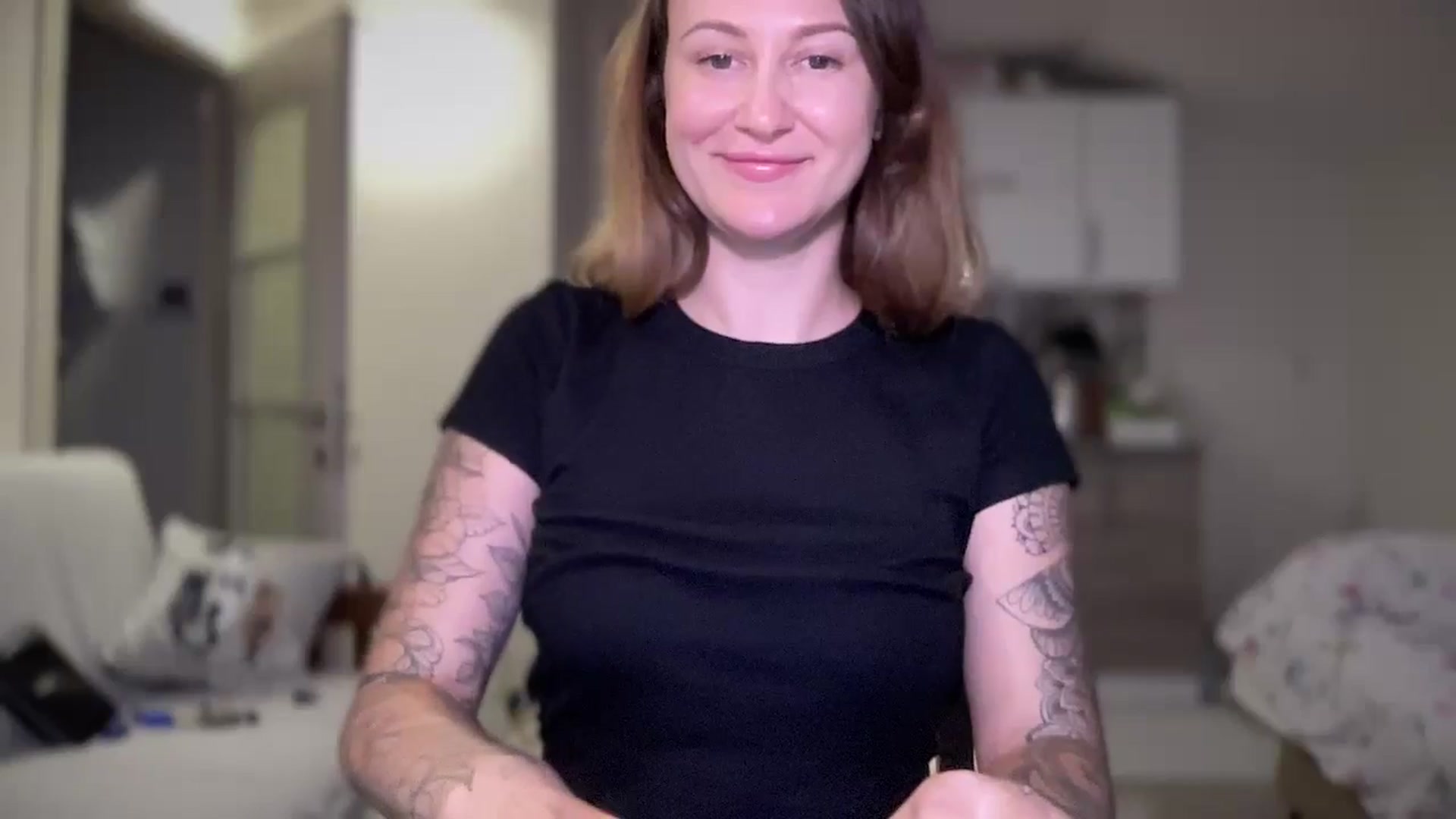 Gallery image thumbnail from Hi_Love's myfreecams stream on, 07/17/2025, 17:31 image 11 of 20