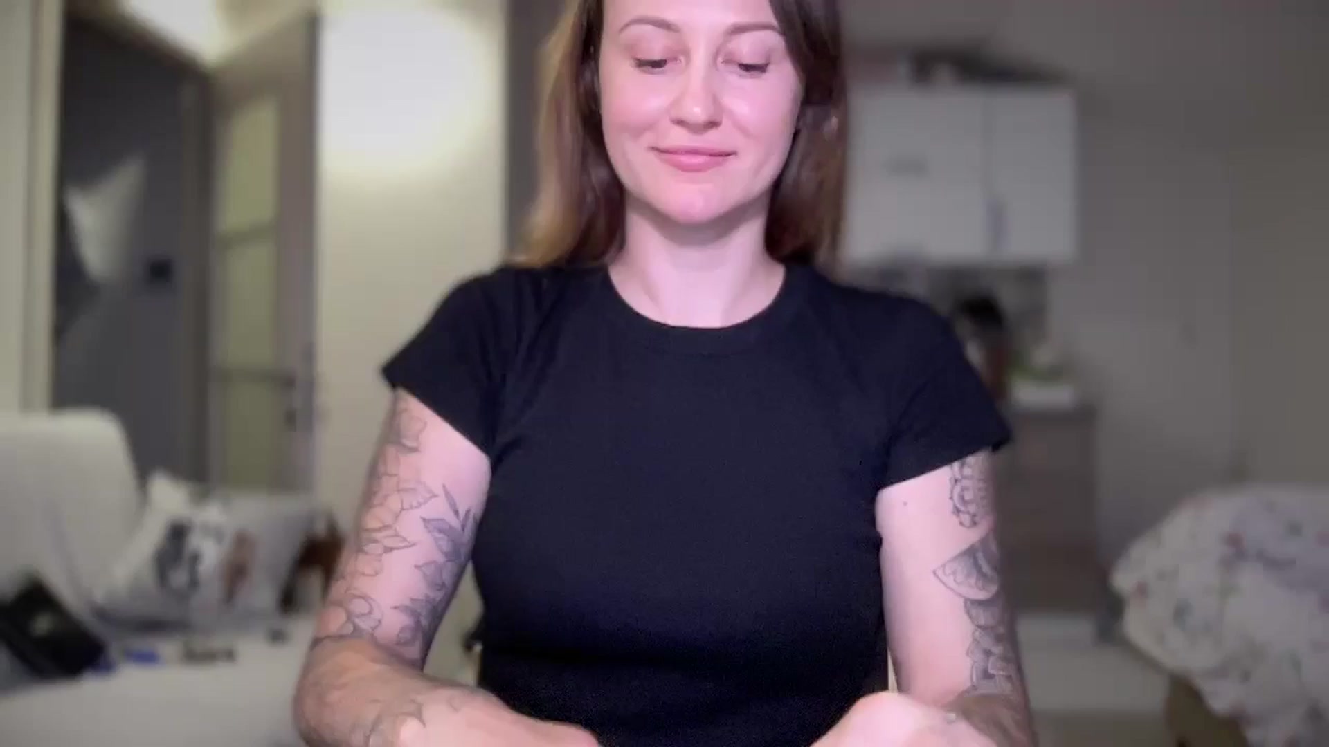 Gallery image thumbnail from Hi_Love's myfreecams stream on, 07/17/2025, 17:31 image 6 of 20