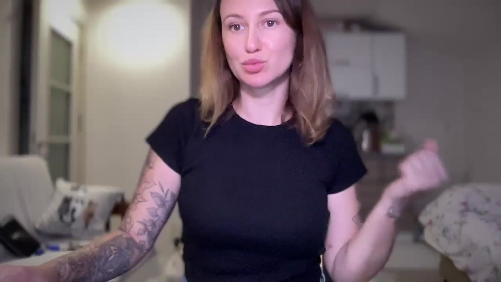 Gallery image thumbnail from Hi_Love's myfreecams stream on, 07/17/2025, 17:31 image 3 of 20