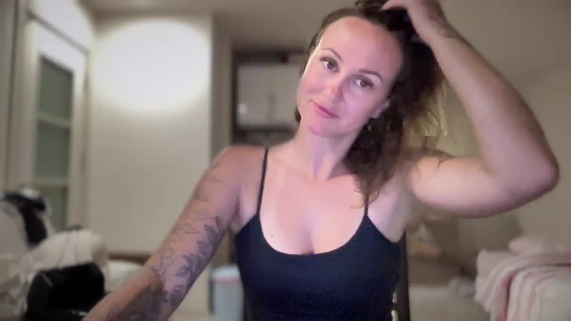 Gallery image thumbnail from Hi_Love's myfreecams stream on, 07/30/2025, 17:45 image 4 of 20