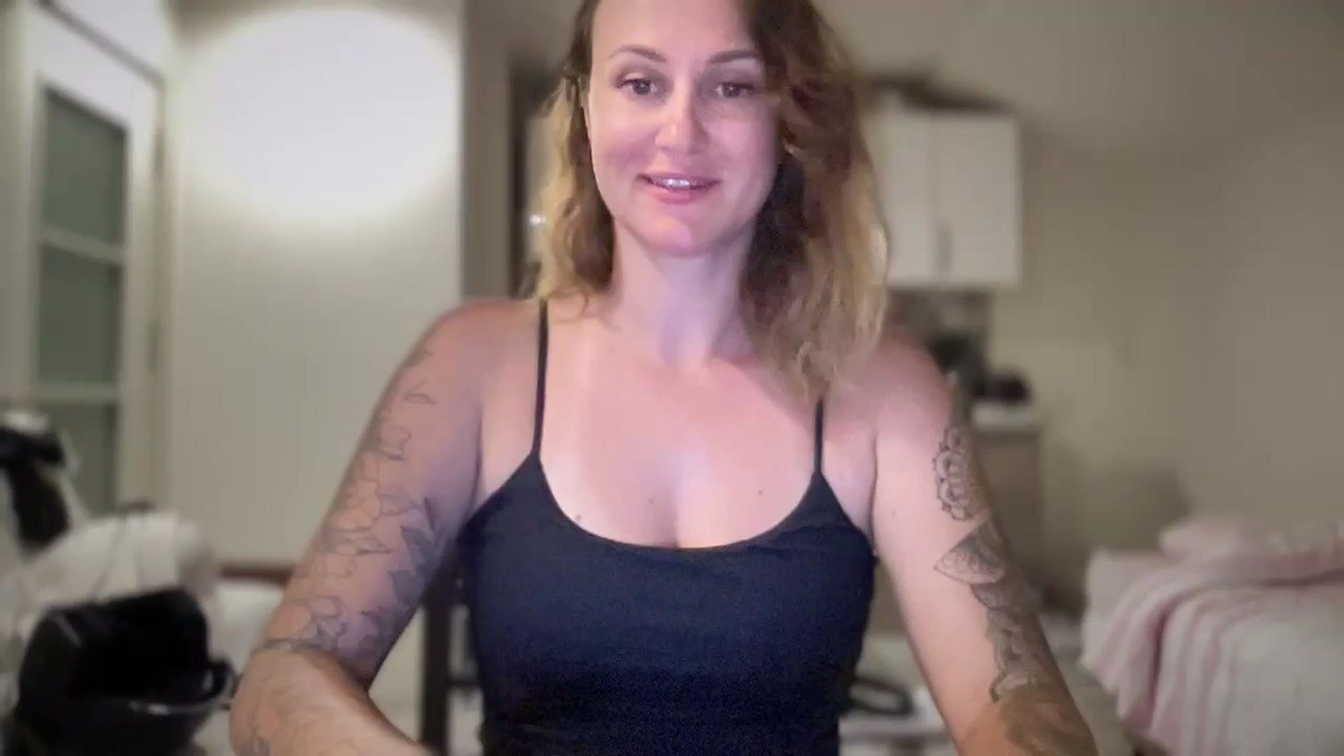Gallery image thumbnail from Hi_Love's myfreecams stream on, 07/30/2025, 18:26 image 18 of 20