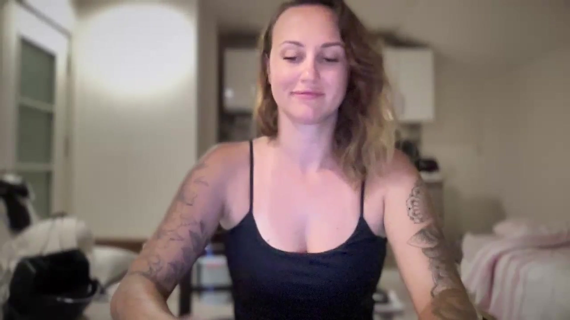 Gallery image thumbnail from Hi_Love's myfreecams stream on, 07/30/2025, 18:26 image 10 of 20