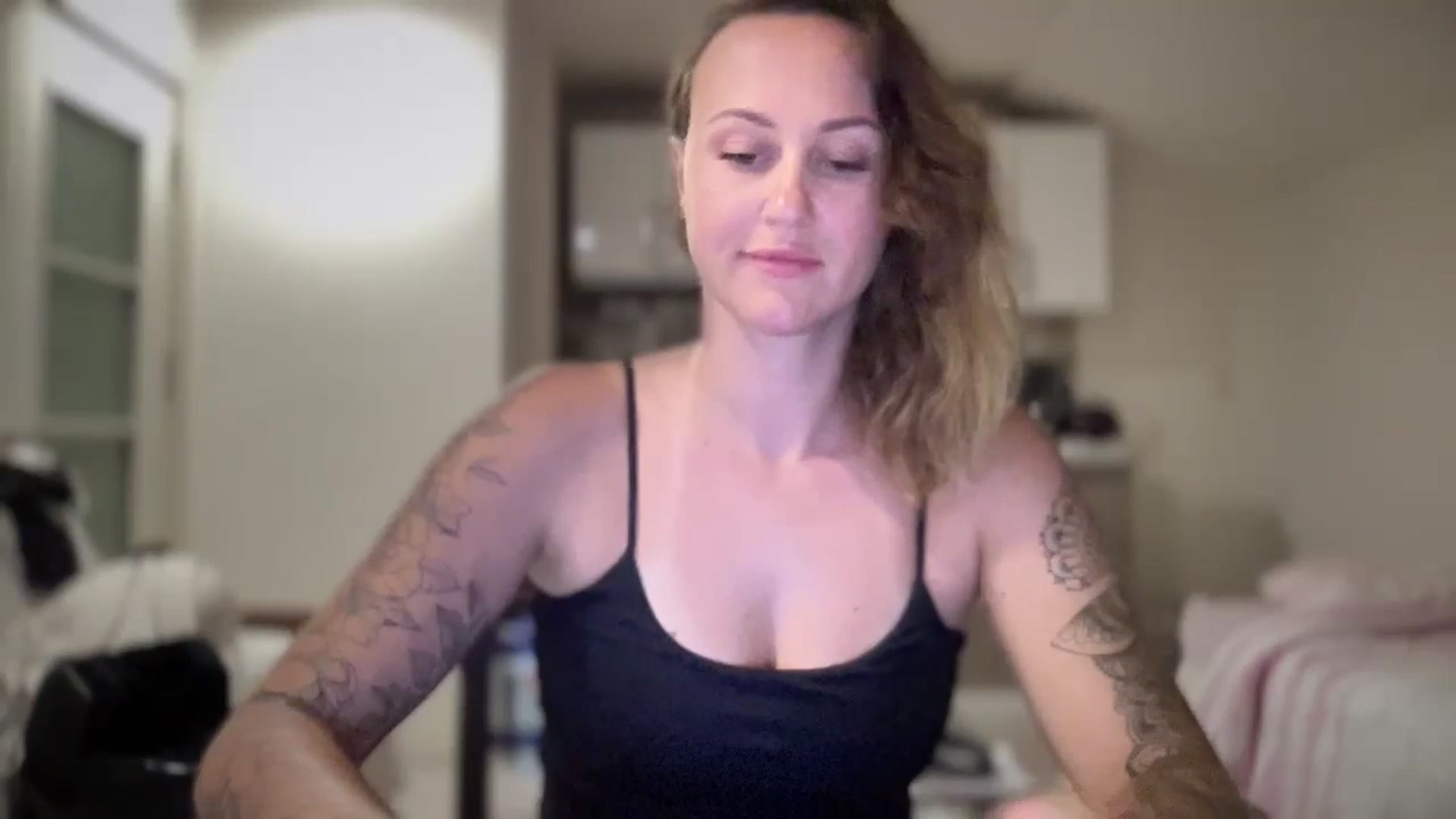 Gallery image thumbnail from Hi_Love's myfreecams stream on, 07/30/2025, 18:26 image 3 of 20