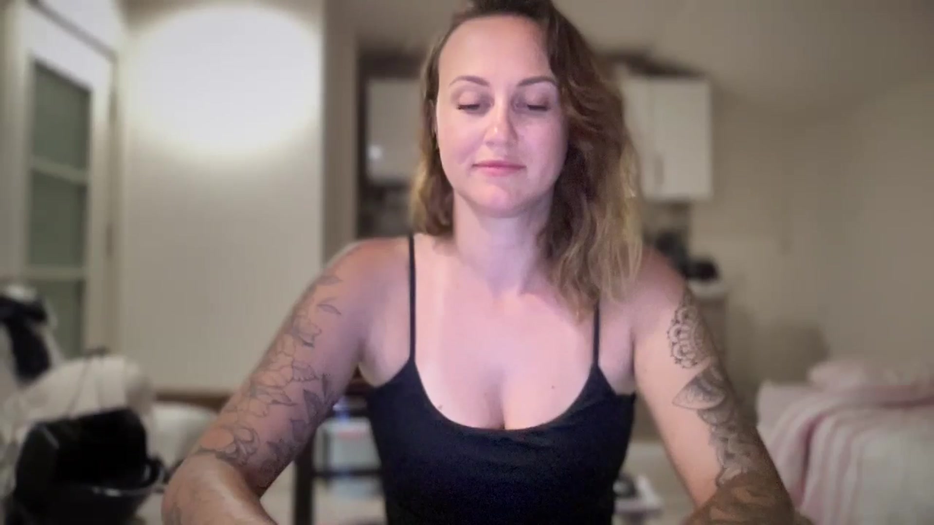 Gallery image thumbnail from Hi_Love's myfreecams stream on, 07/30/2025, 18:26 image 11 of 20