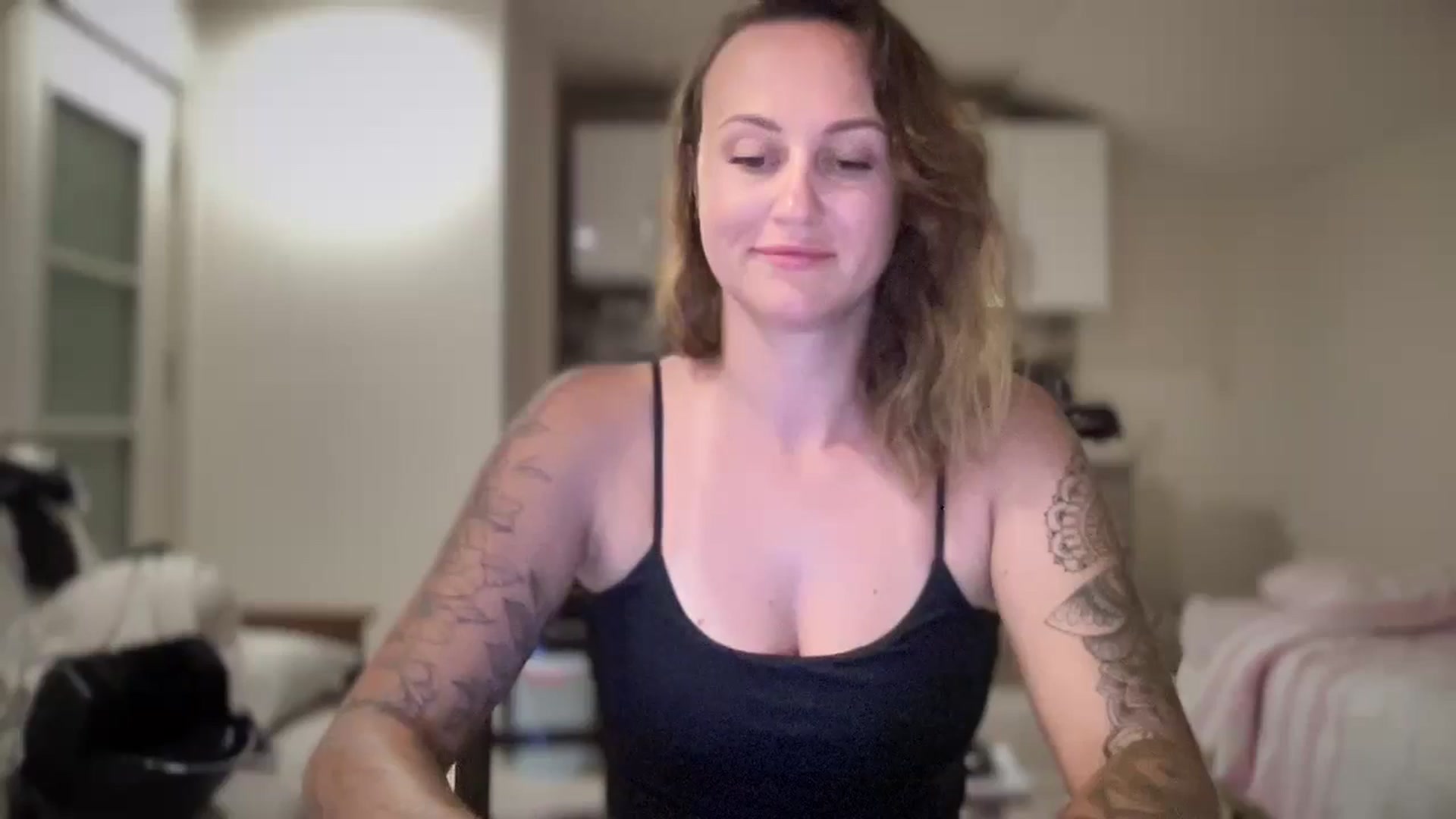 Gallery image thumbnail from Hi_Love's myfreecams stream on, 07/30/2025, 18:26 image 12 of 20