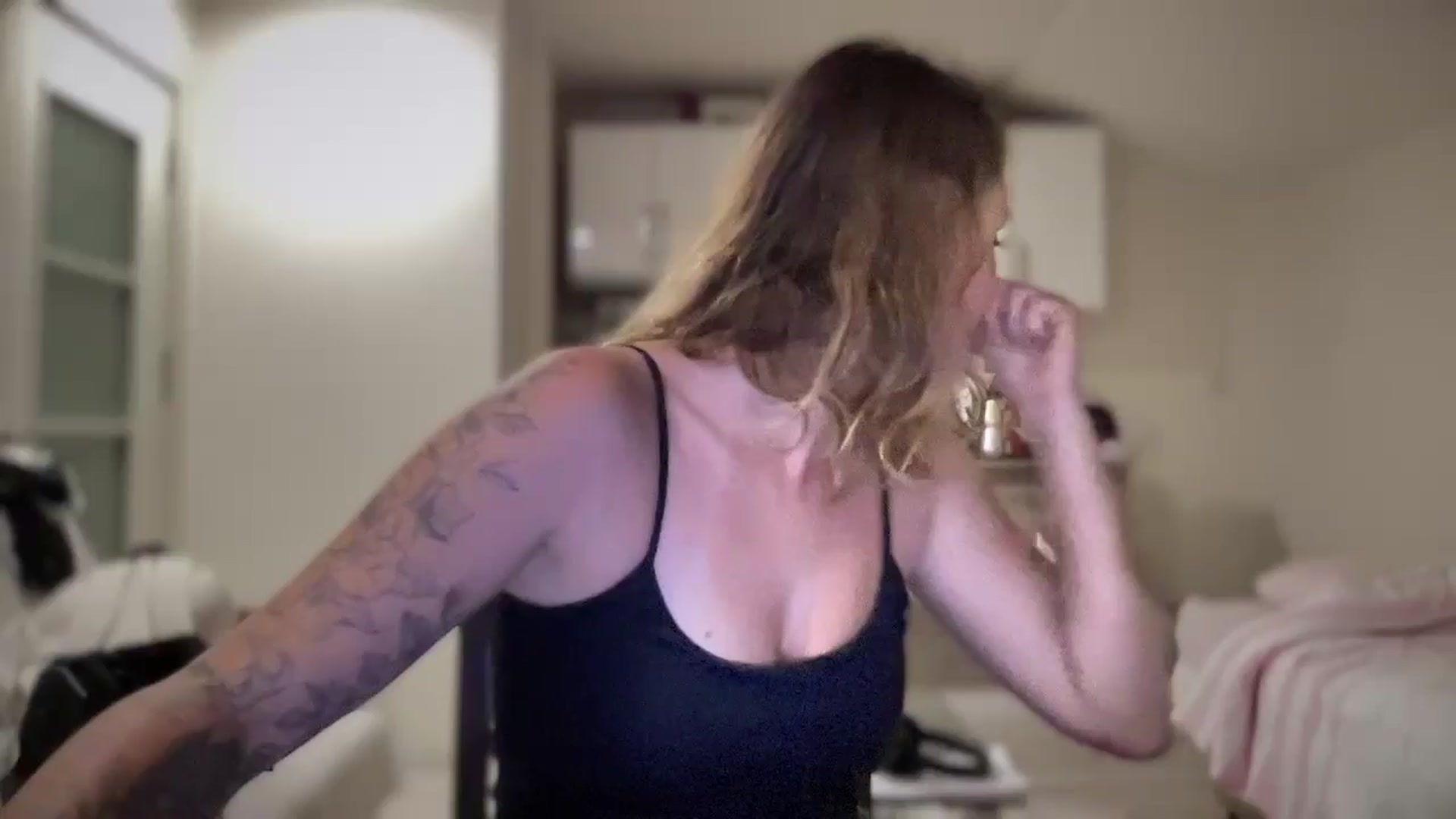 Gallery image thumbnail from Hi_Love's myfreecams stream on, 07/30/2025, 18:26 image 20 of 20