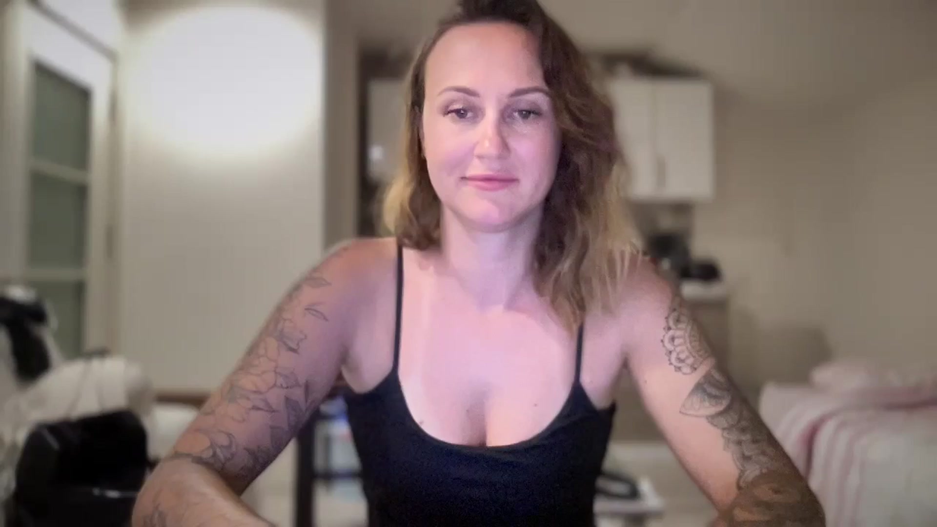 Gallery image thumbnail from Hi_Love's myfreecams stream on, 07/30/2025, 18:26 image 13 of 20
