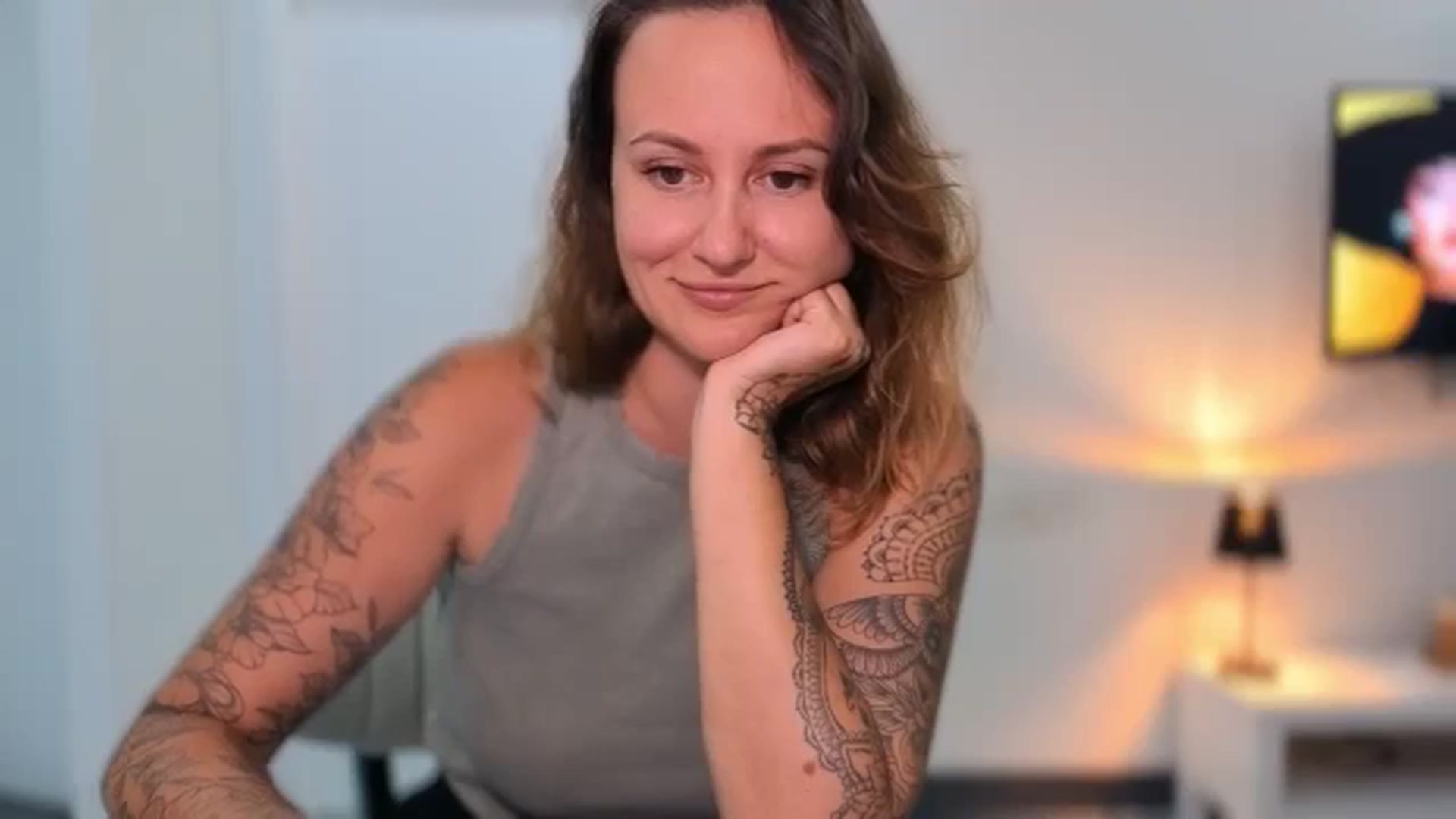 Gallery image thumbnail from Hi_Love's myfreecams stream on, 08/12/2025, 19:49 image 17 of 20