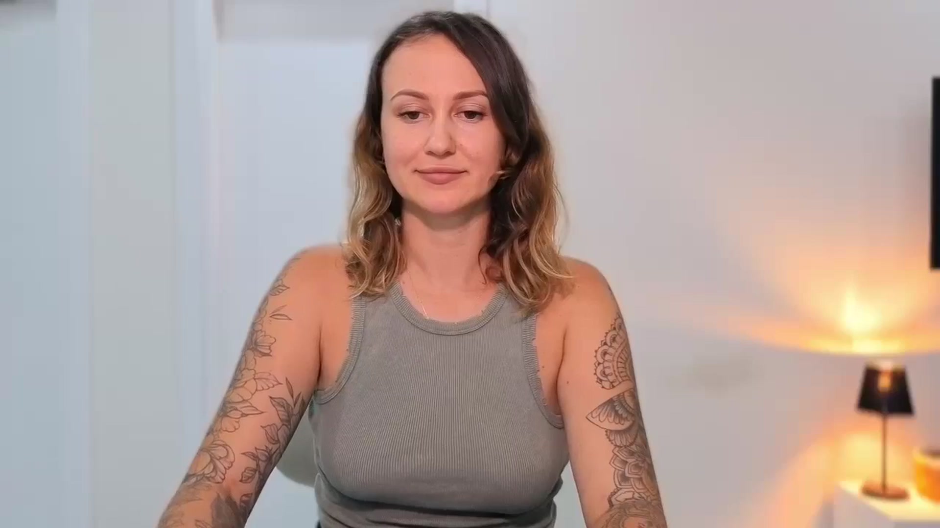 Gallery image thumbnail from Hi_Love's myfreecams stream on, 08/16/2025, 21:30 image 10 of 20