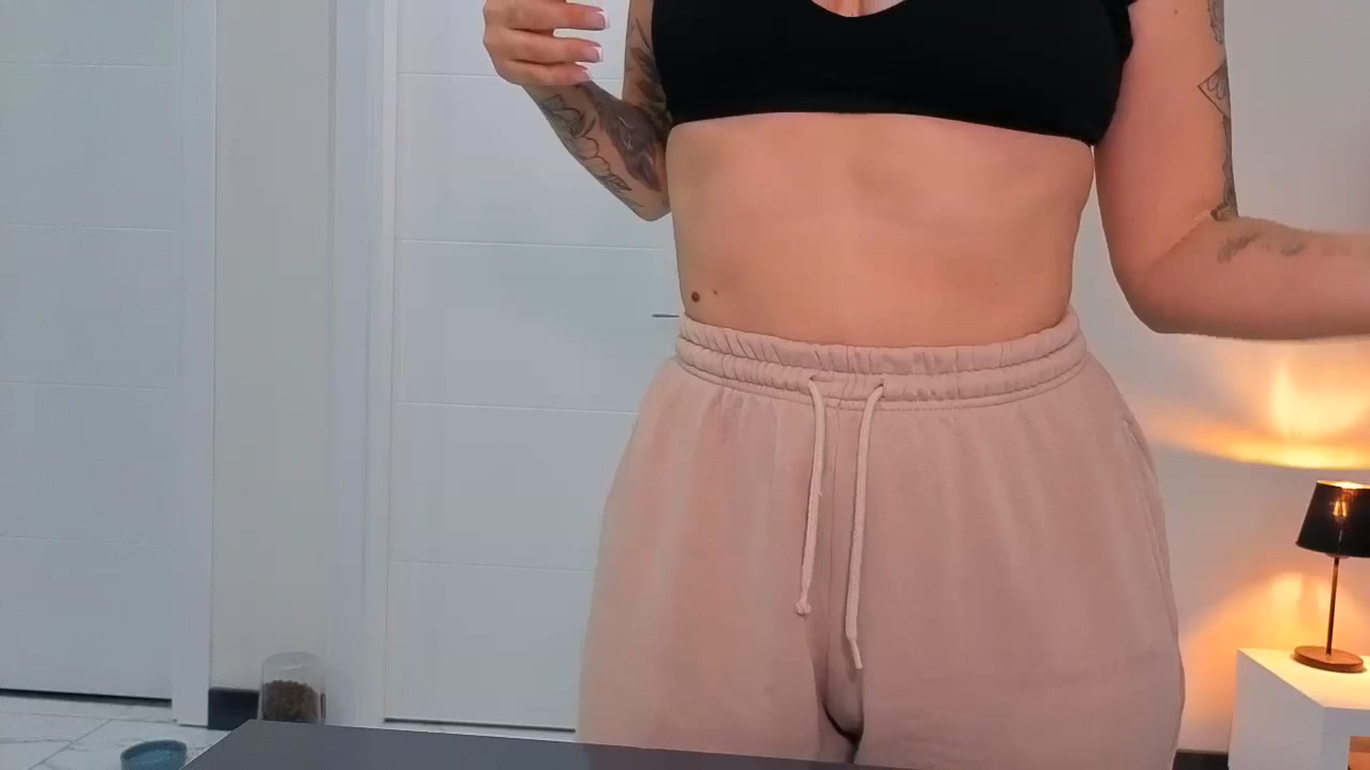 Gallery image thumbnail from Hi_Love's myfreecams stream on, 10/19/2025, 19:02 image 8 of 20