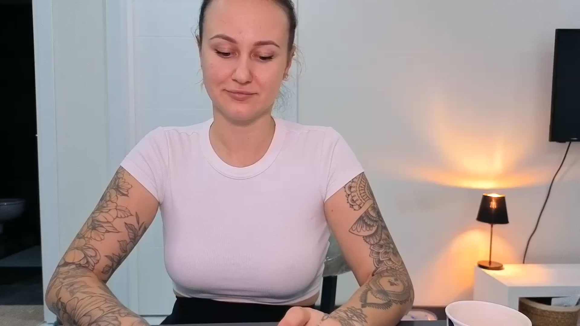 Gallery image thumbnail from Hi_Love's myfreecams stream on, 11/10/2025, 16:04 image 1 of 20