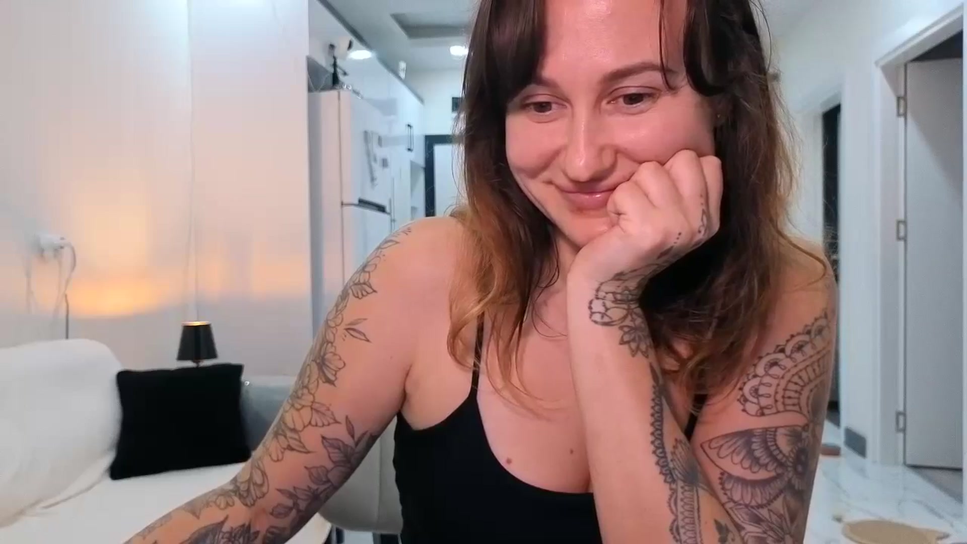 Gallery image thumbnail from Hi_Love's myfreecams stream on, 11/22/2025, 19:25 image 8 of 20