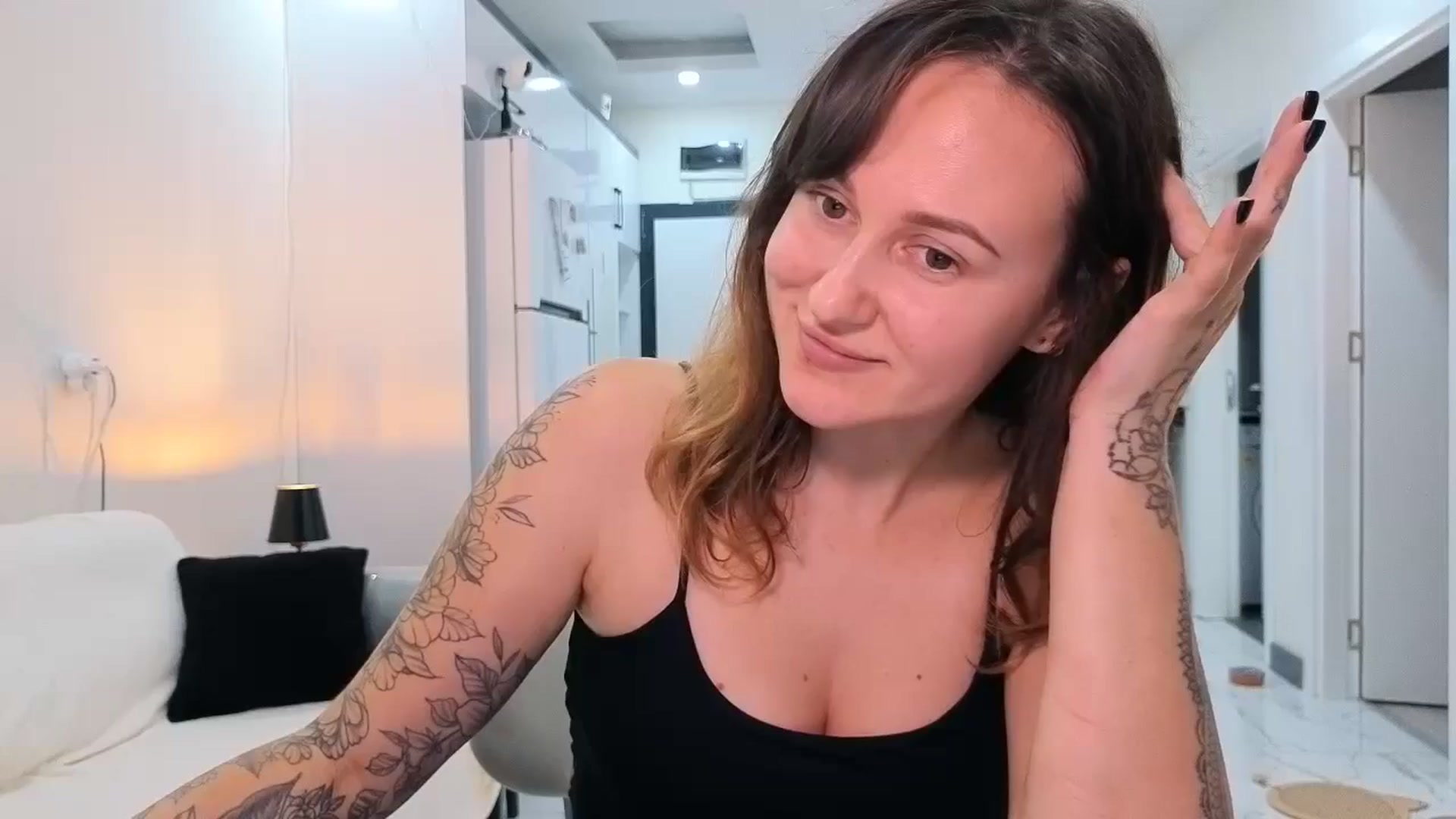 Gallery image thumbnail from Hi_Love's myfreecams stream on, 11/22/2025, 19:25 image 11 of 20