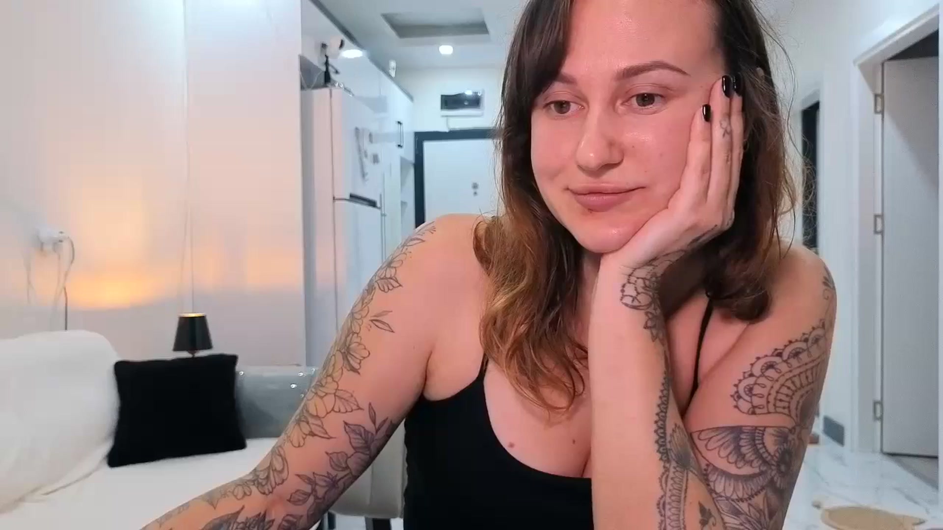 Gallery image thumbnail from Hi_Love's myfreecams stream on, 11/22/2025, 19:25 image 9 of 20
