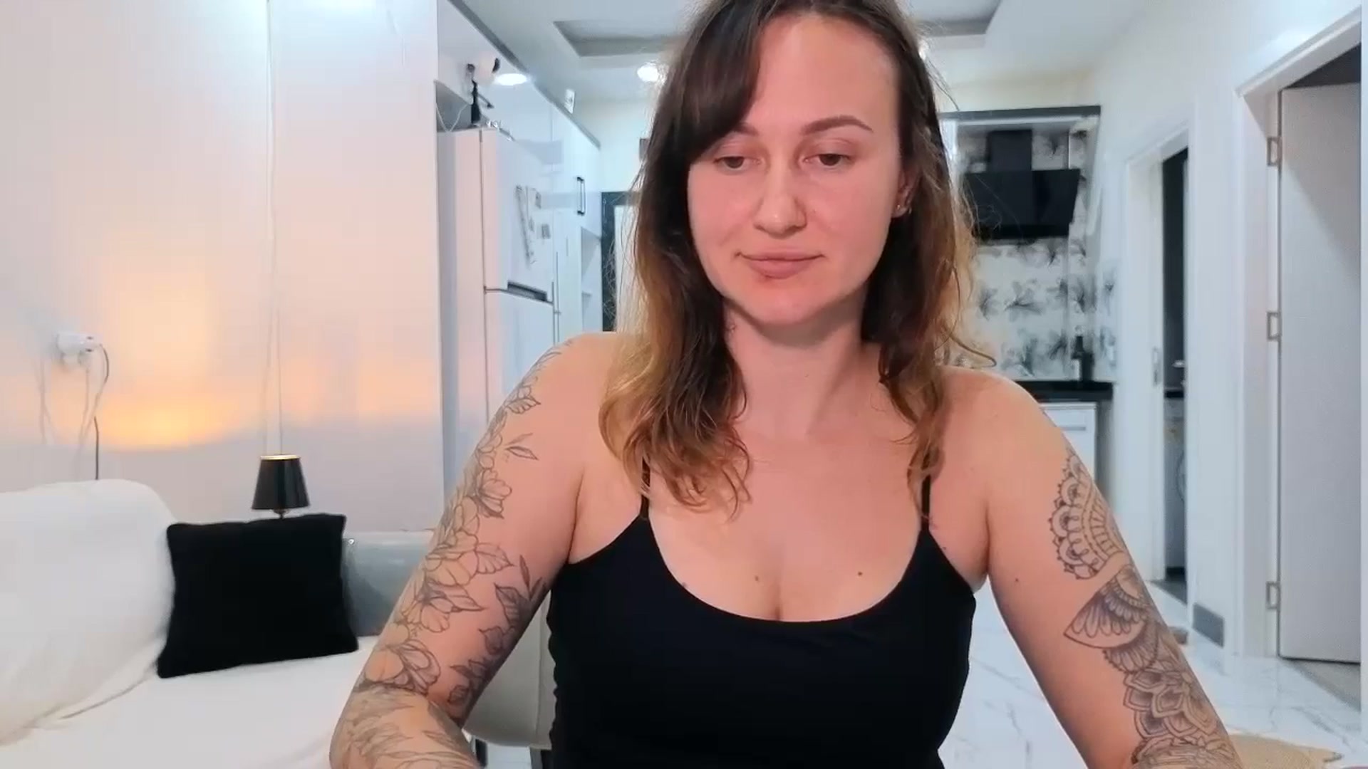Gallery image thumbnail from Hi_Love's myfreecams stream on, 11/22/2025, 19:25 image 12 of 20