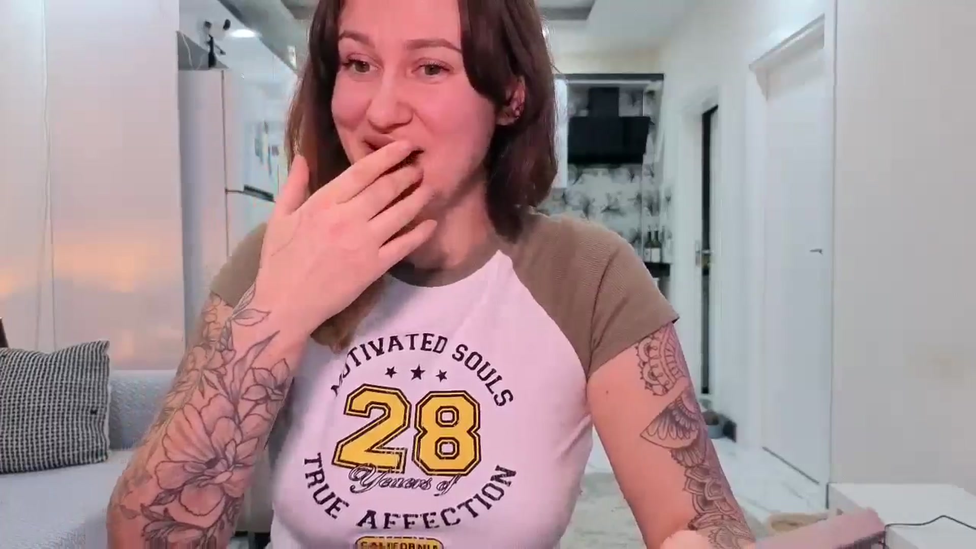 Gallery image thumbnail from Hi_Love's myfreecams stream on, 01/07/2026, 18:33 image 16 of 20