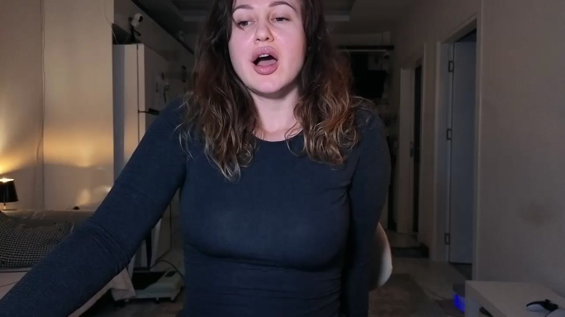 Gallery image thumbnail from Hi_Love's myfreecams stream on, 01/13/2026, 21:07 image 6 of 20