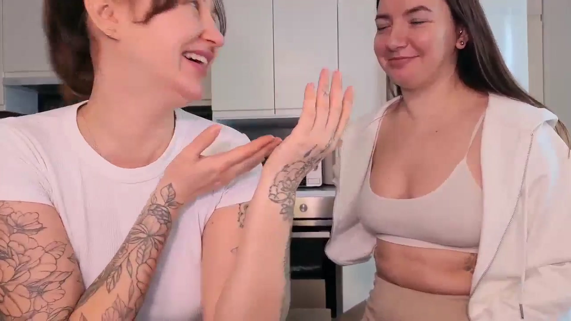 Gallery image thumbnail from Hi_Love's myfreecams stream on, 02/03/2026, 14:04 image 6 of 20
