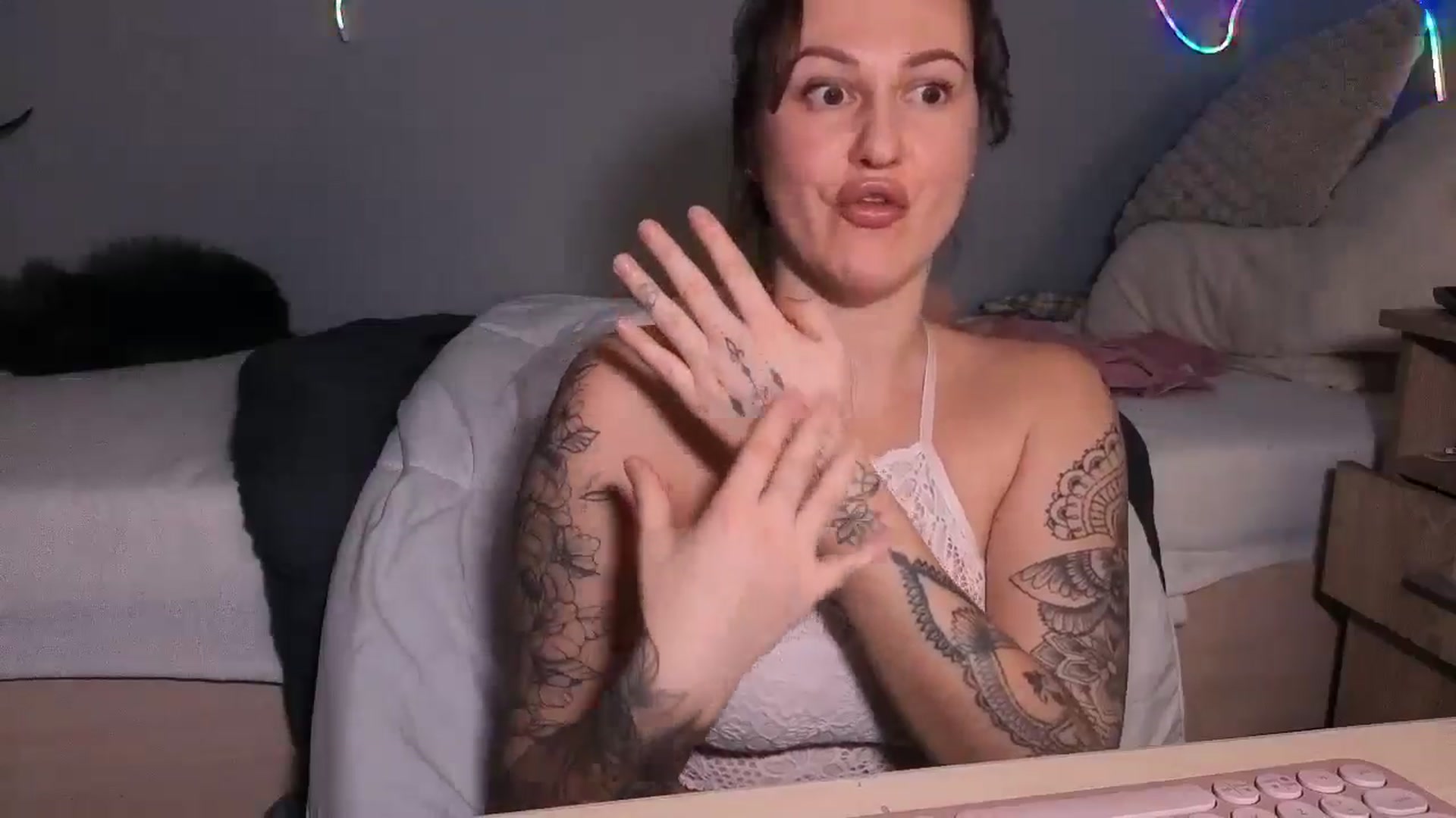 Gallery image thumbnail from Hi_Love's myfreecams stream on, 03/11/2026, 20:28 image 15 of 20