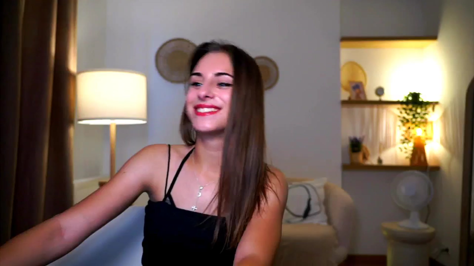 Gallery image thumbnail from Hidden_Gem_'s myfreecams stream on, 08/03/2024, 18:17 image 9 of 20