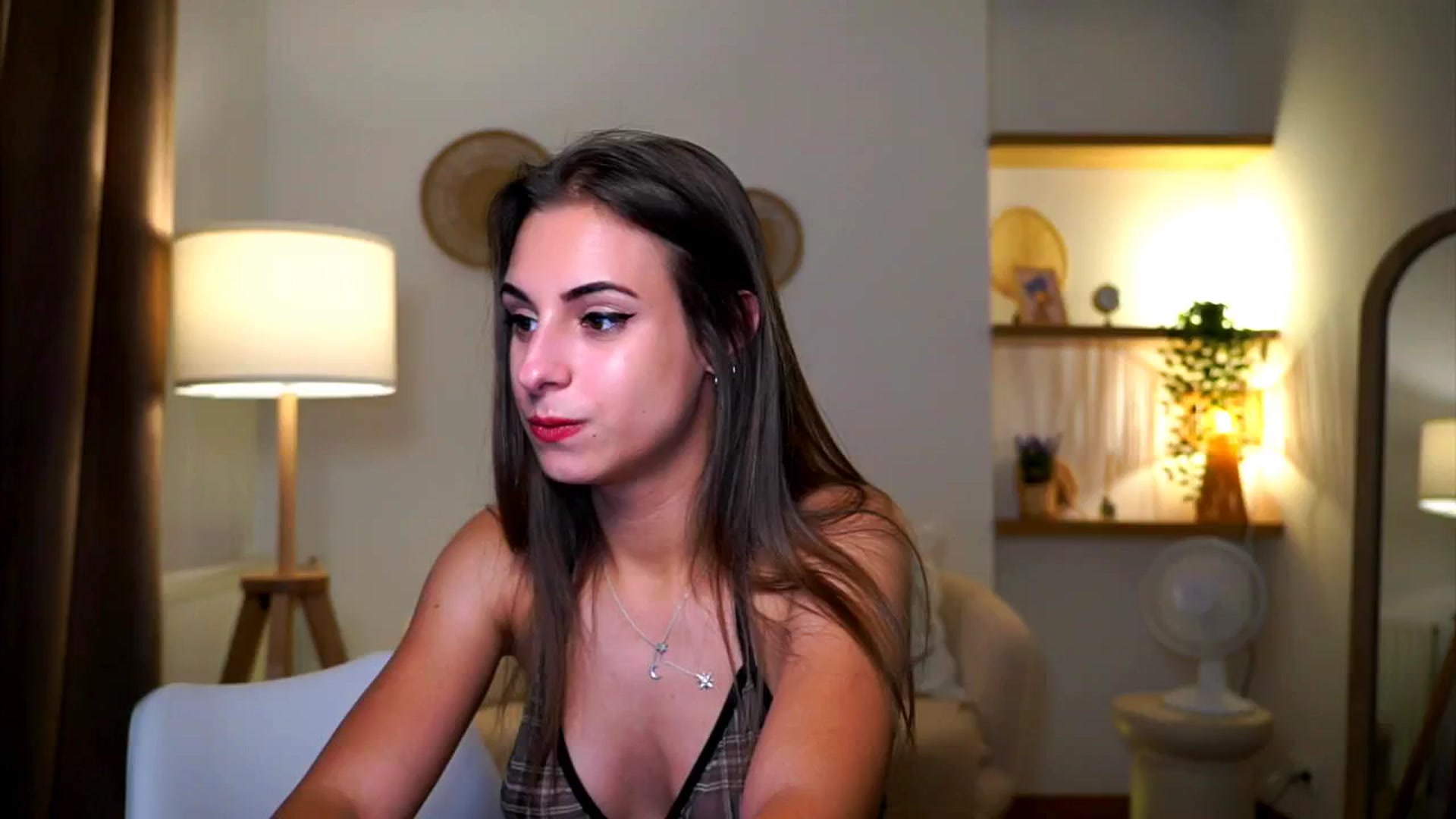 Gallery image thumbnail from Hidden_Gem_'s myfreecams stream on, 08/03/2024, 19:29 image 15 of 20