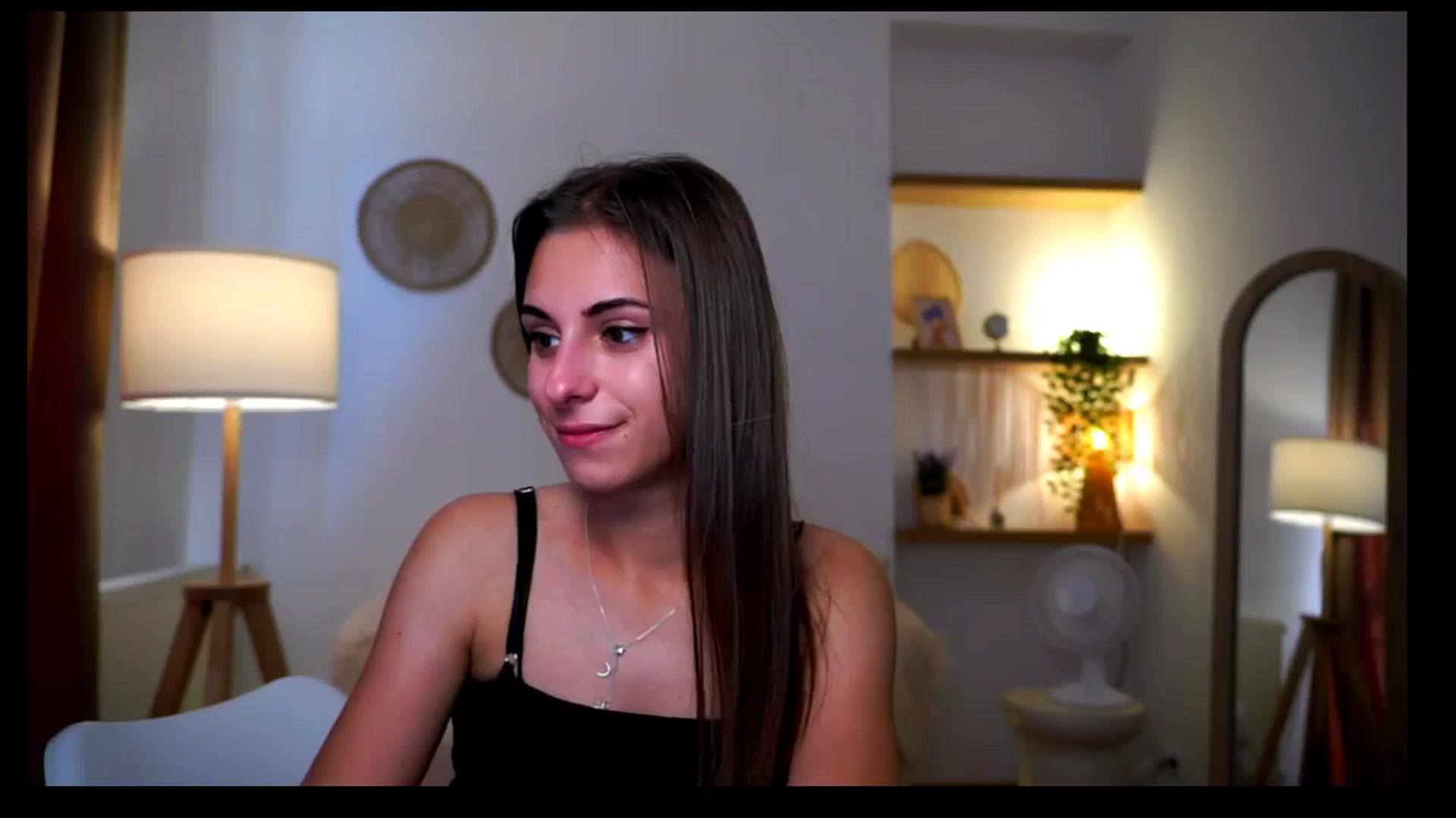 Gallery image thumbnail from Hidden_Gem_'s myfreecams stream on, 08/04/2024, 17:06 image 3 of 20