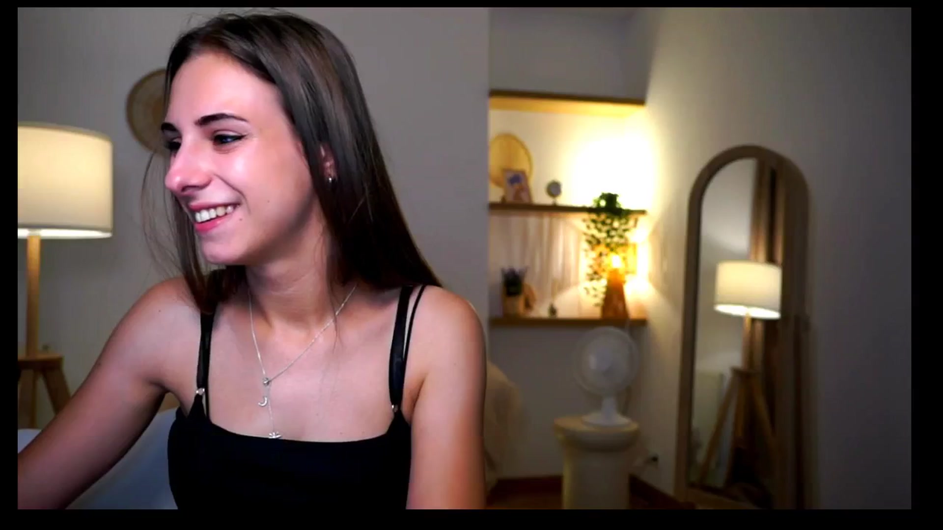 Gallery image thumbnail from Hidden_Gem_'s myfreecams stream on, 08/04/2024, 17:06 image 11 of 20