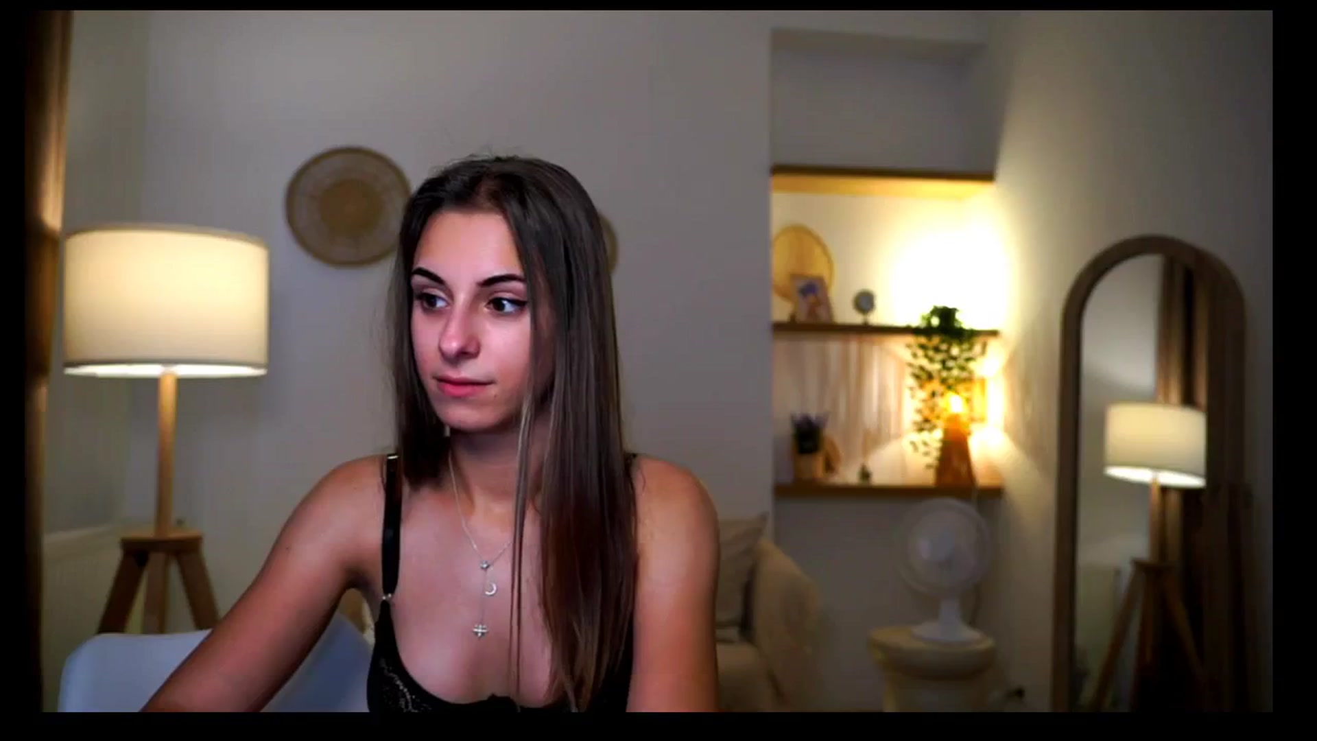 Gallery image thumbnail from Hidden_Gem_'s myfreecams stream on, 08/04/2024, 17:06 image 16 of 20